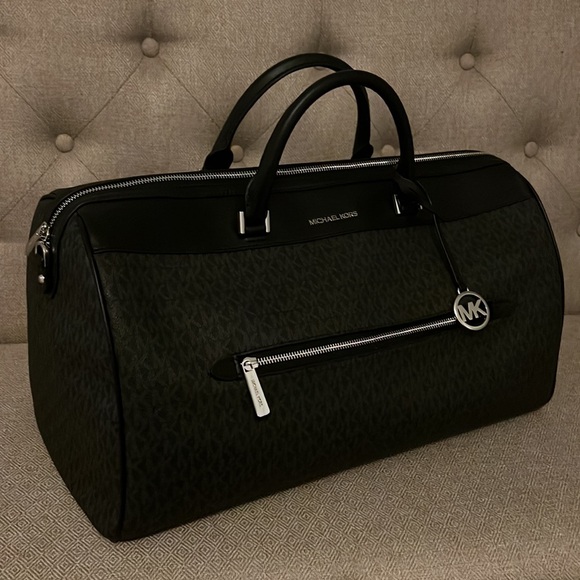 XL Michael Kors Travel Bag - Picture 2 of 16